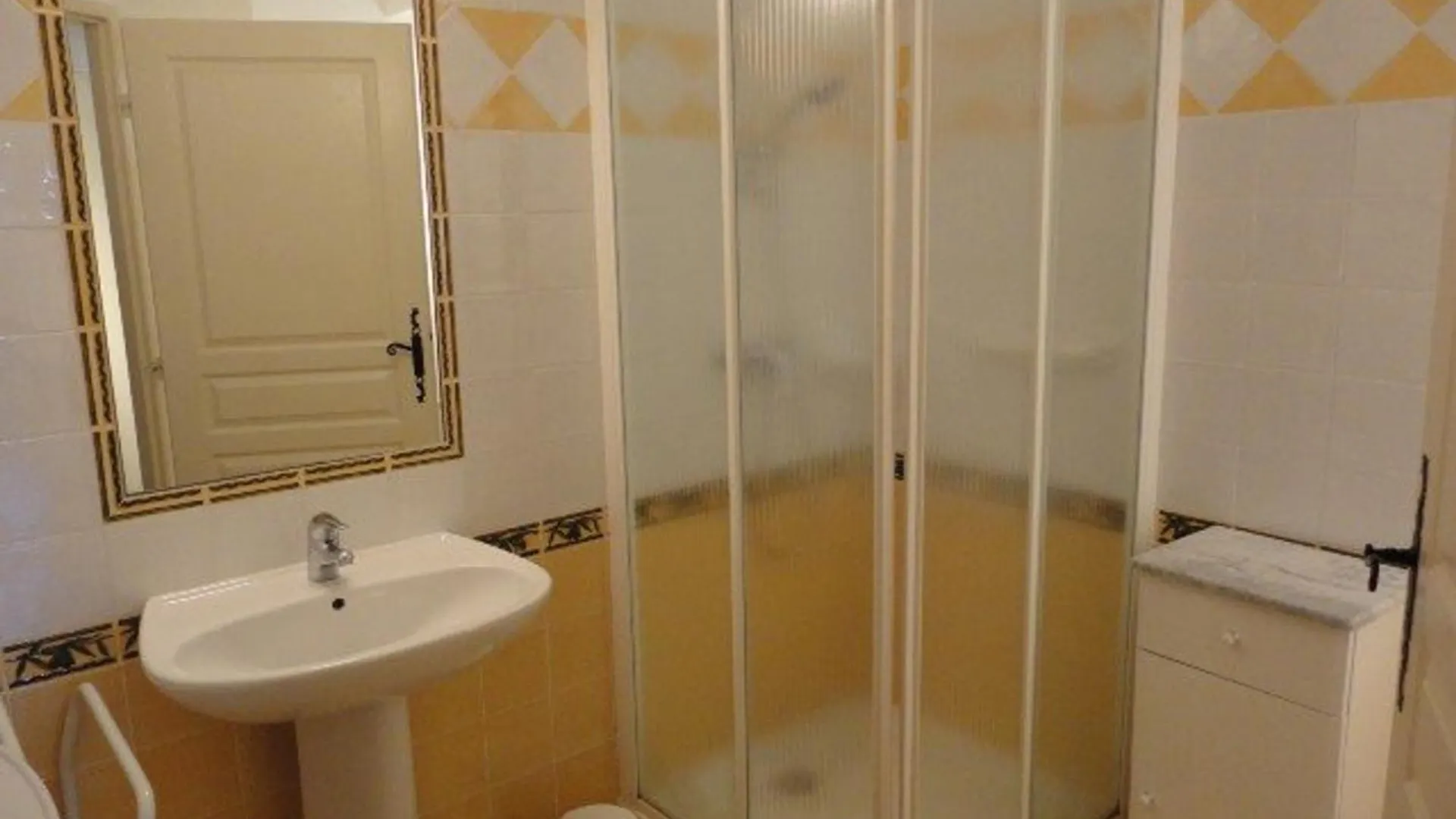 Studio Familial Paisible Avec Piscine Au Coeur De Valensole - Fr-1-822-3 Brunet 0*,